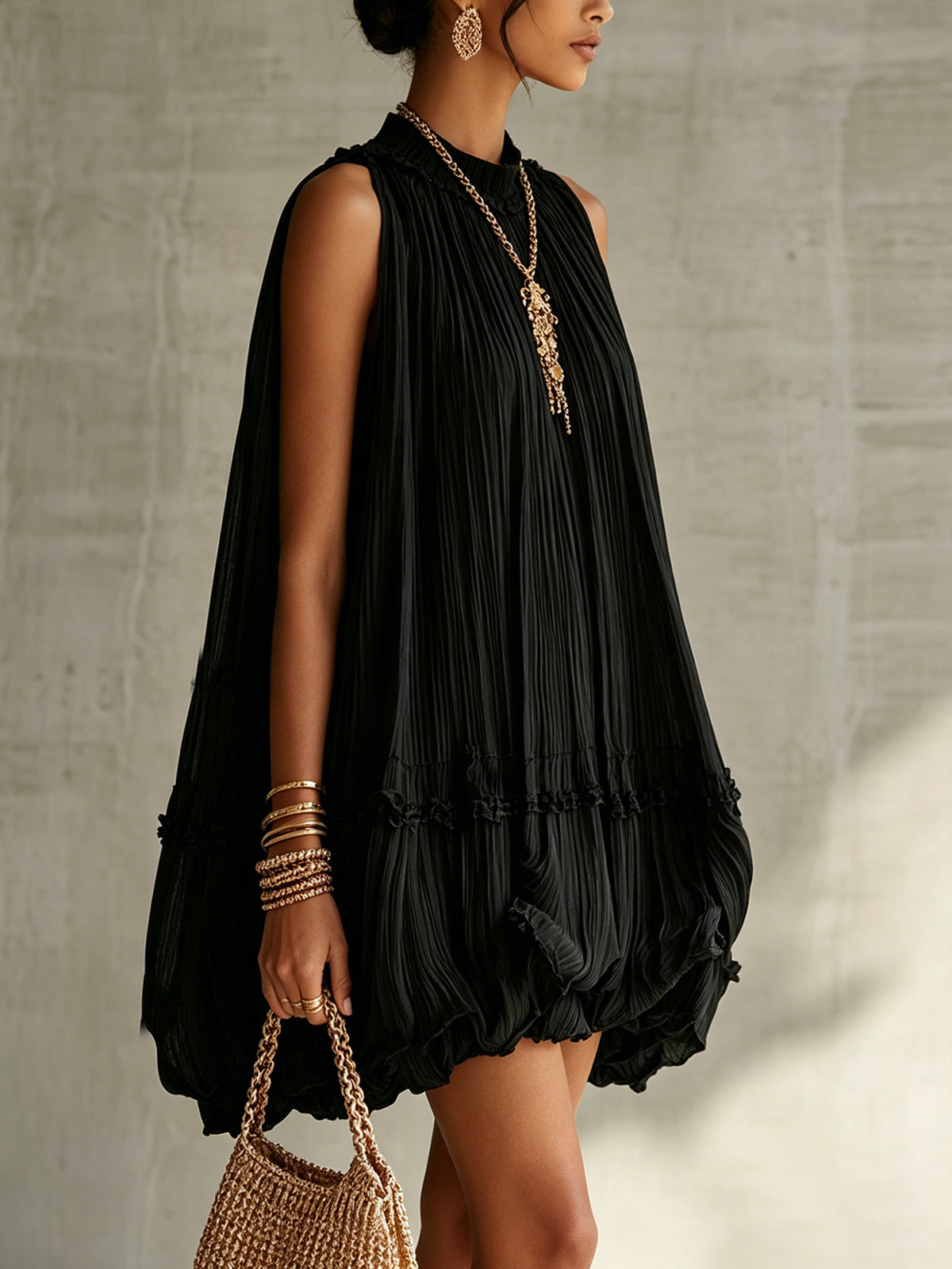 Matilde - Abito mini nero in chiffon con scollo halterneck e volant a palloncino