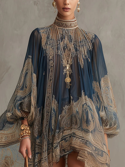 Emma - Abito mini in chiffon blu navy con stampa barocca e collo alto dal taglio irregolare