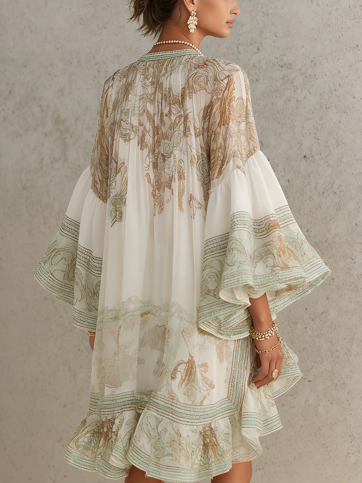 Ginevra - Vestito corto in chiffon con stampa verde, maniche a balze e orlo a volant.