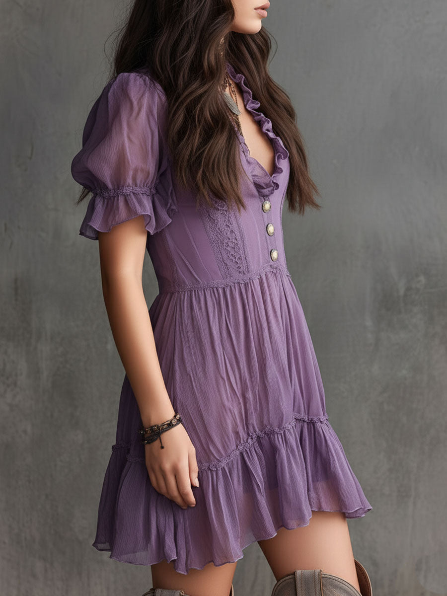Sofia - Vestito mini in chiffon viola con maniche a sbuffo, volant e bottoni frontali