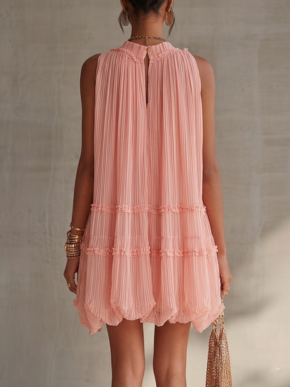 Vestito mini rosa in chiffon con scollo a halter, volant e gonna a palloncino